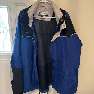 Columbia Mens rain coat with hood